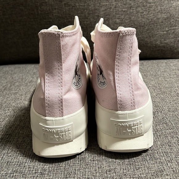 CONVERSE Women Pink Chuck Taylor All Star Lugged 2.0 High Top Sneakers 7 US 0350 - Picture 5 of 8